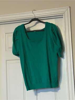 Women’s Emerald Green Short Sleeve Knit Top